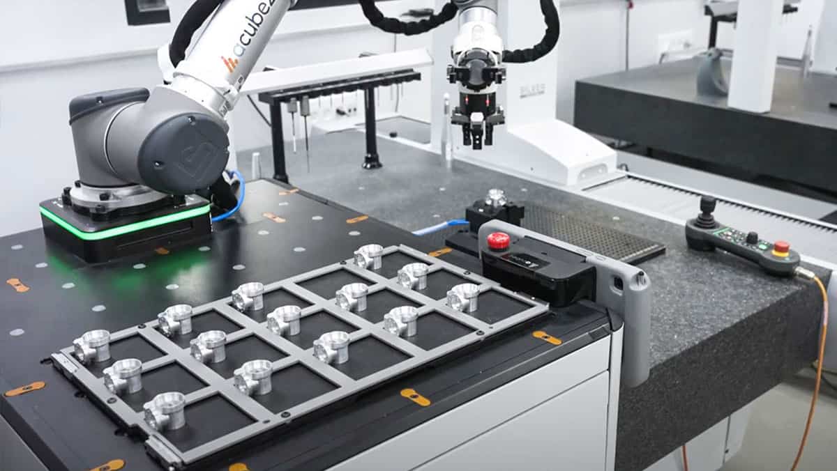 Automated CMM machine: Acubez™ 3-finger gripper placing finished workpiece for measurement inspection