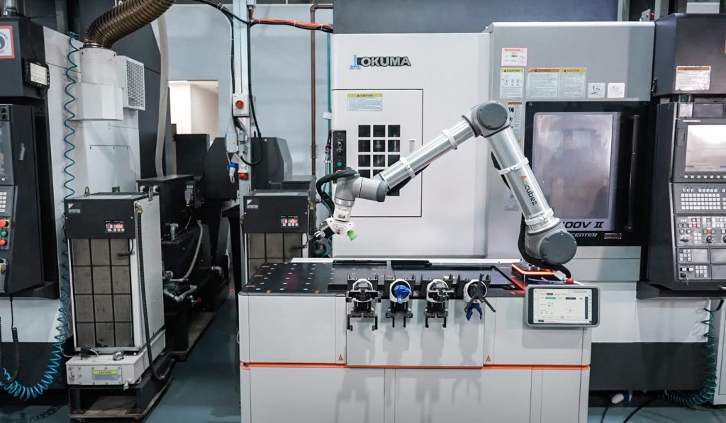 Automated milling machine: The acubez™ 1400 including automatic tool changer (EOAT) - maximizing flexibility for various CNC machine tending applications