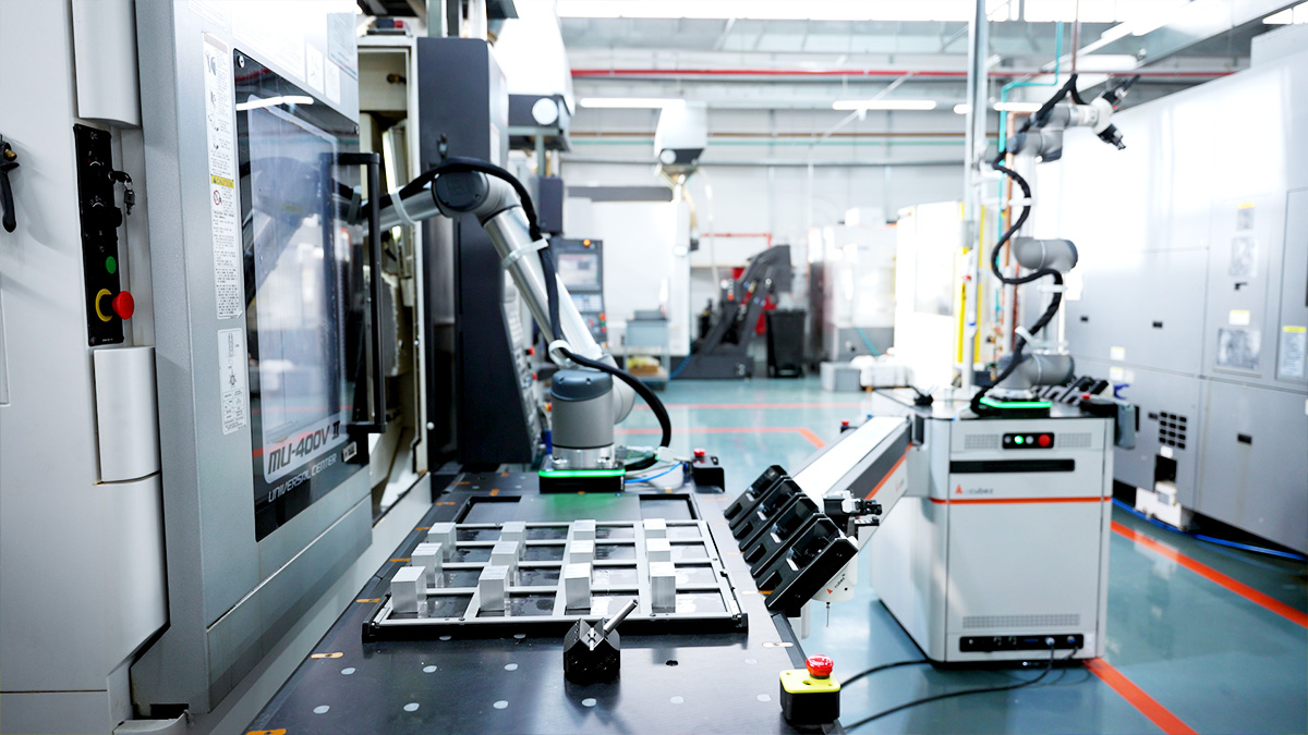 CNC Roboter von Acubez - Automatisierung mit Roboter leicht gemacht für CNC Fertigung